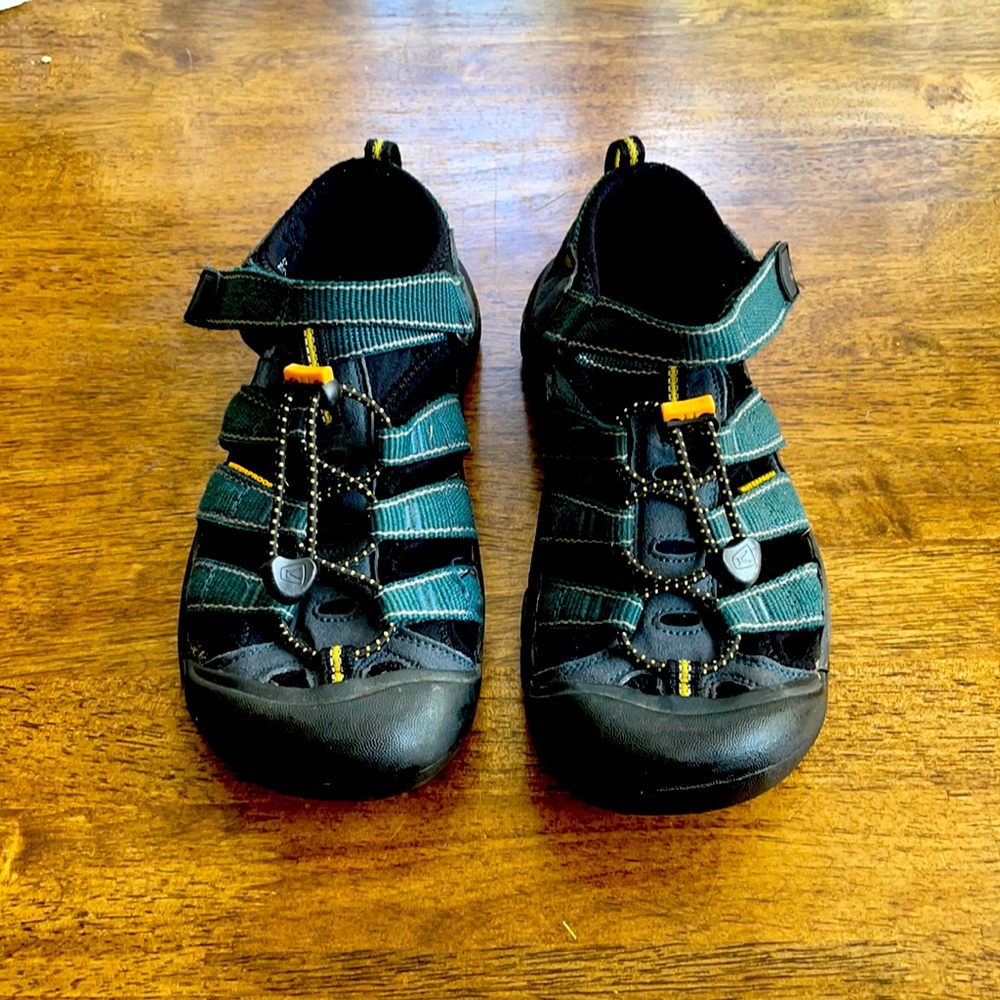 Blue keen sandals size 5